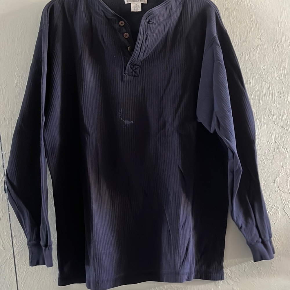Men’s navy blue long sleeved half button Henley (M)